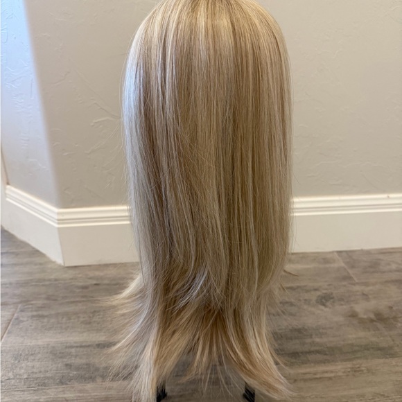 Belle Tress cool champagne blonde wig - Picture 3 of 8